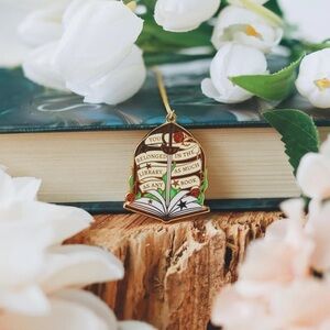 Bookish Box Sorcery of Thorns Enamel Chain Bookmark Gold Quote Margaret Rogerson